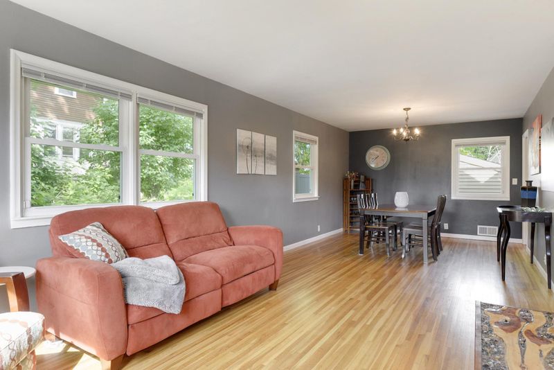 919 Dodd Rd, West Saint Paul, MN 55118