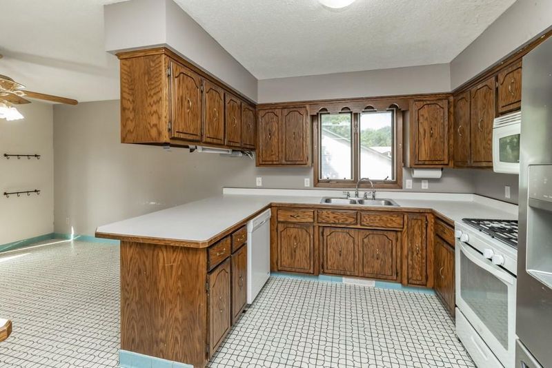 330 105th Ave NW, Coon Rapids, MN 55448
