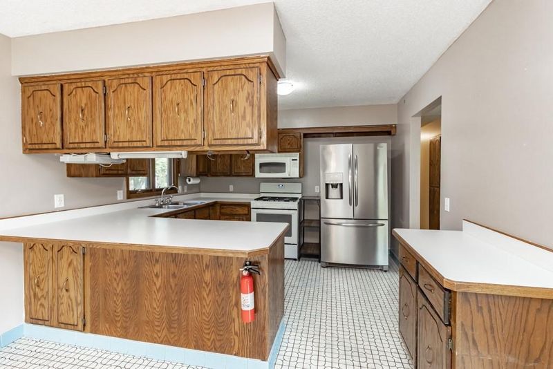 330 105th Ave NW, Coon Rapids, MN 55448