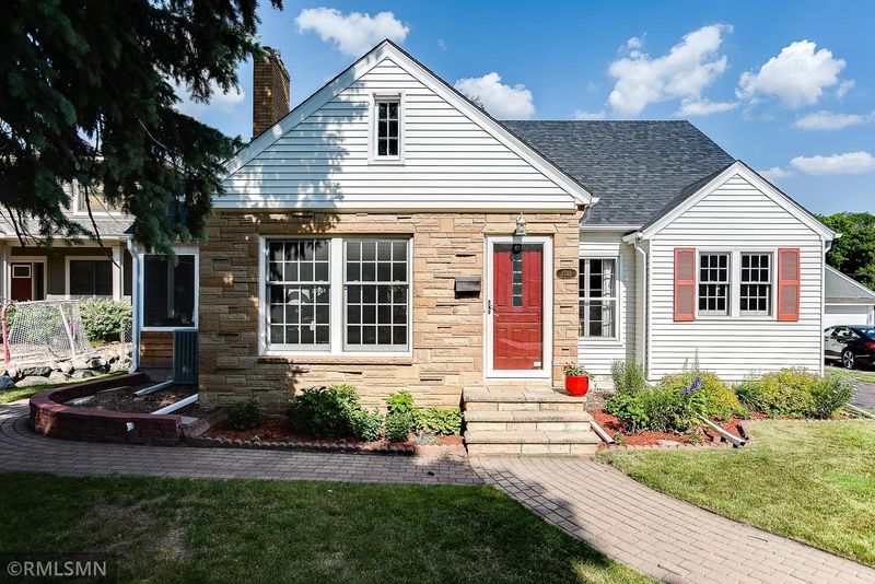 1732 Albert St N, Falcon Heights, MN 55113