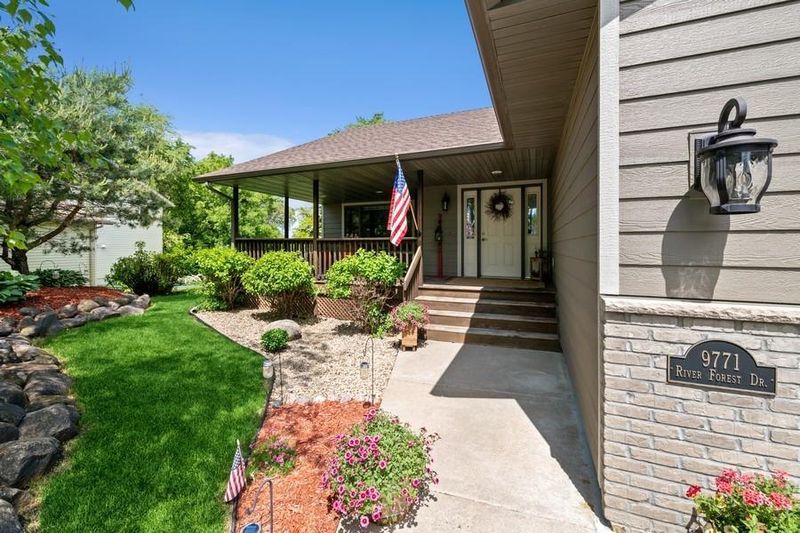 9771 River Forest Dr, Monticello, MN 55362