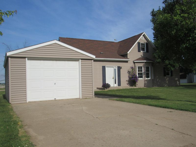 16 Country Ln, Fulda, MN 56131