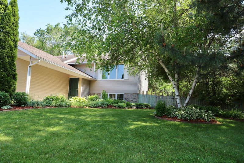 512 Carter Dr, Northfield, MN 55057