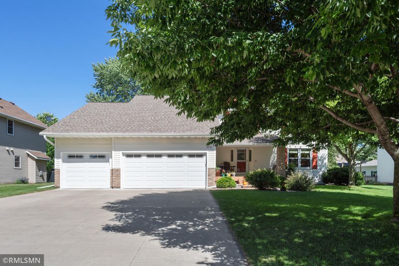 5976 Red Pine Blvd, White Bear Lake, MN 55110