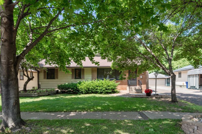 1391 Mcafee St, Saint Paul, MN 55106