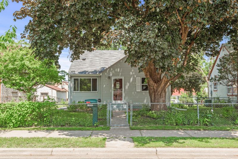 1357 6th St E, Saint Paul, MN 55106