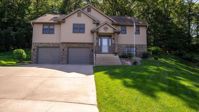 4219 Colonial Ct, Eau Claire, WI 54703