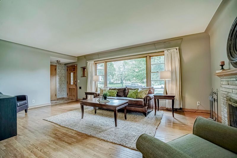 2405 Saint Anthony Blvd, Saint Anthony, MN 55418