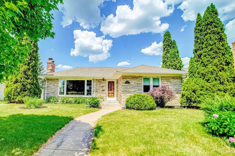 2405 Saint Anthony Blvd, Saint Anthony, MN 55418