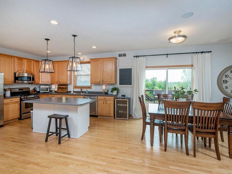 3089 Bluegrass Rd, Chaska, MN 55318