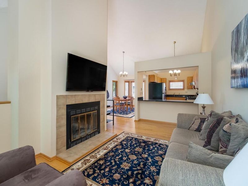 2852 Kenwood Isles Dr, Minneapolis, MN 55408