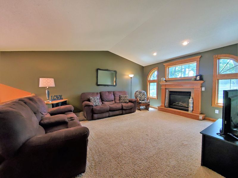 1906 Maple Ln, Saint Cloud, MN 56304