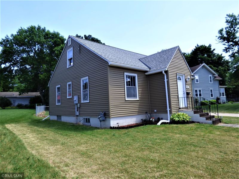 204 8th St NE, Waseca, MN 56093