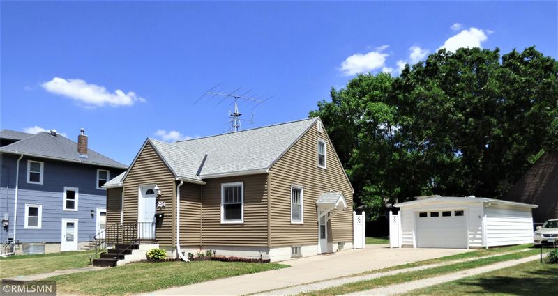 204 8th St NE, Waseca, MN 56093