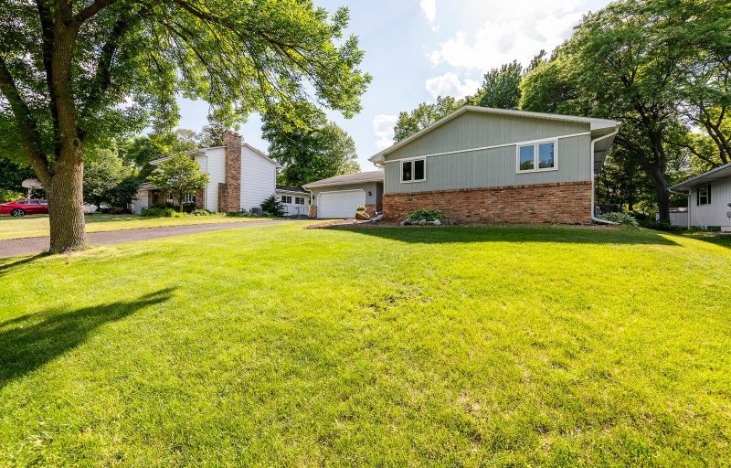 1738 18th Ave NW, New Brighton, MN 55112