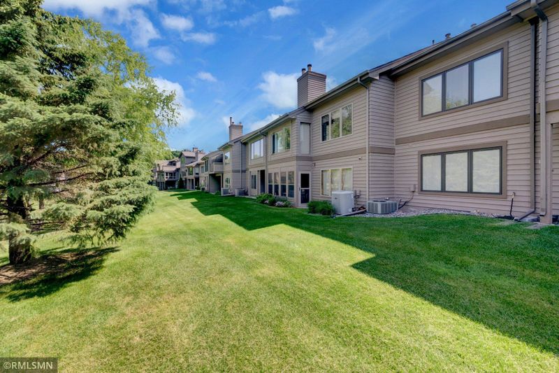 6294 Sequoia Cir, Eden Prairie, MN 55346