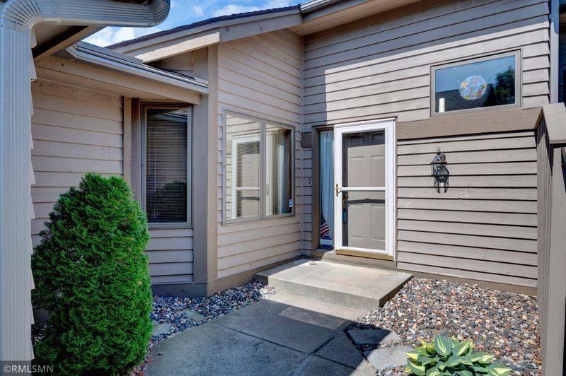 6294 Sequoia Cir, Eden Prairie, MN 55346