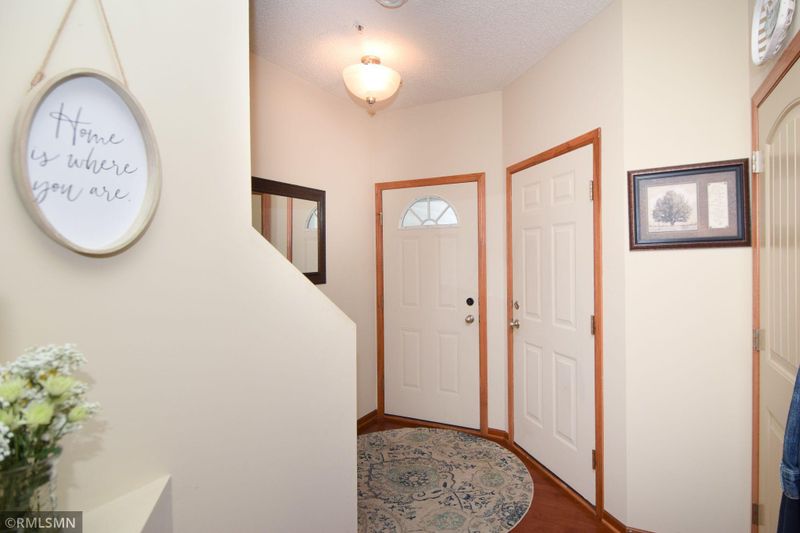 194 Shetland Ln, Circle Pines, MN 55014