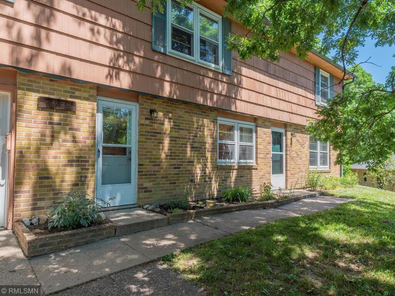 11908 James Rd, Minnetonka, MN 55343