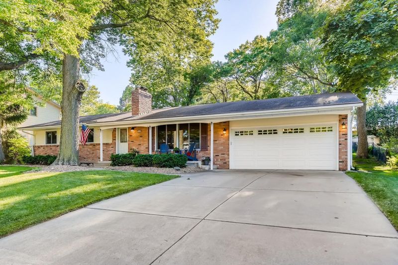 216 15th Ave NW, New Brighton, MN 55112