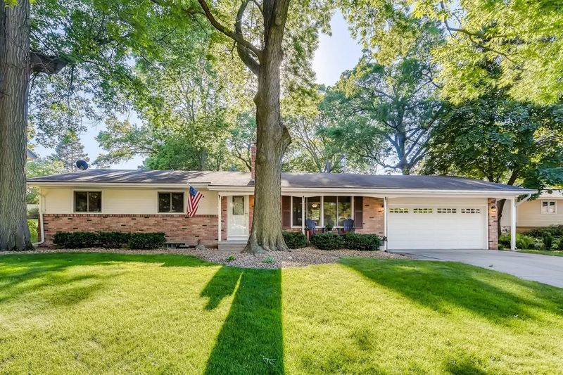 216 15th Ave NW, New Brighton, MN 55112