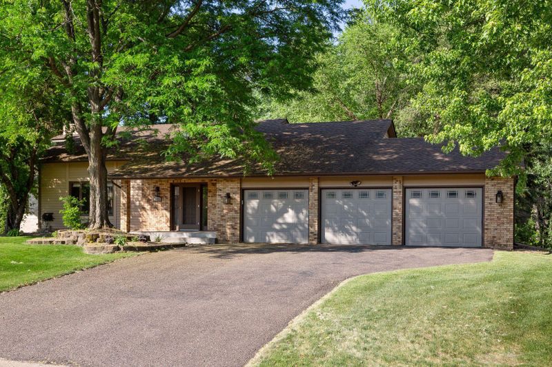 7863 Ithaca Ln N, Maple Grove, MN 55311