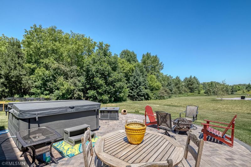 6350 Maple Dr, Victoria, MN 55387