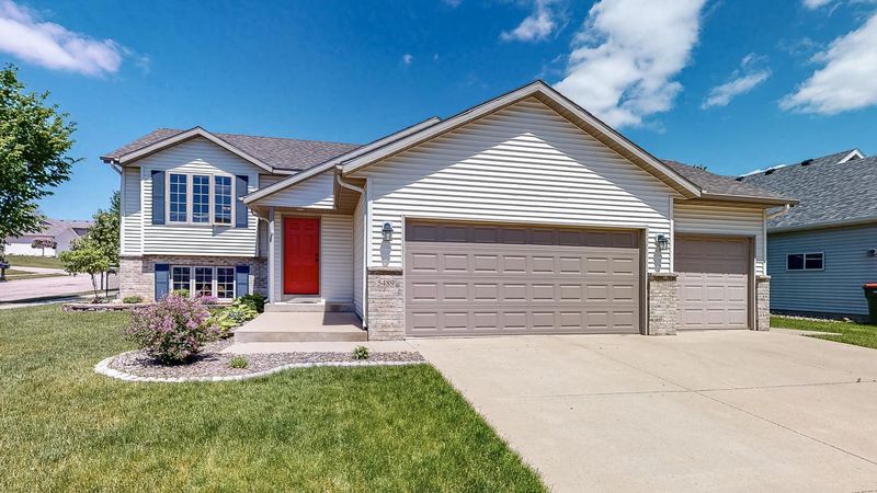 5489 51st St NW, Rochester, MN 55901