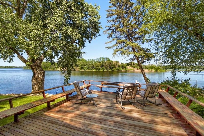 1325 Mississippi Dr, Dakota, MN 55925