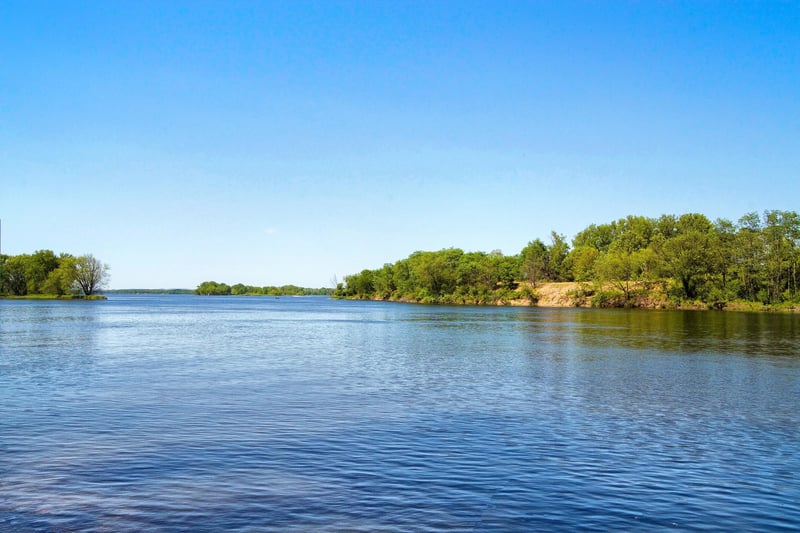 1325 Mississippi Dr, Dakota, MN 55925