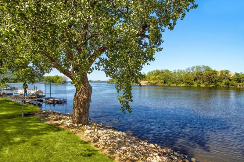 1325 Mississippi Dr, Dakota, MN 55925