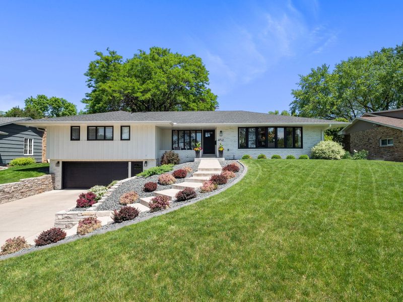 4812 Upper Ter, Edina, MN 55435