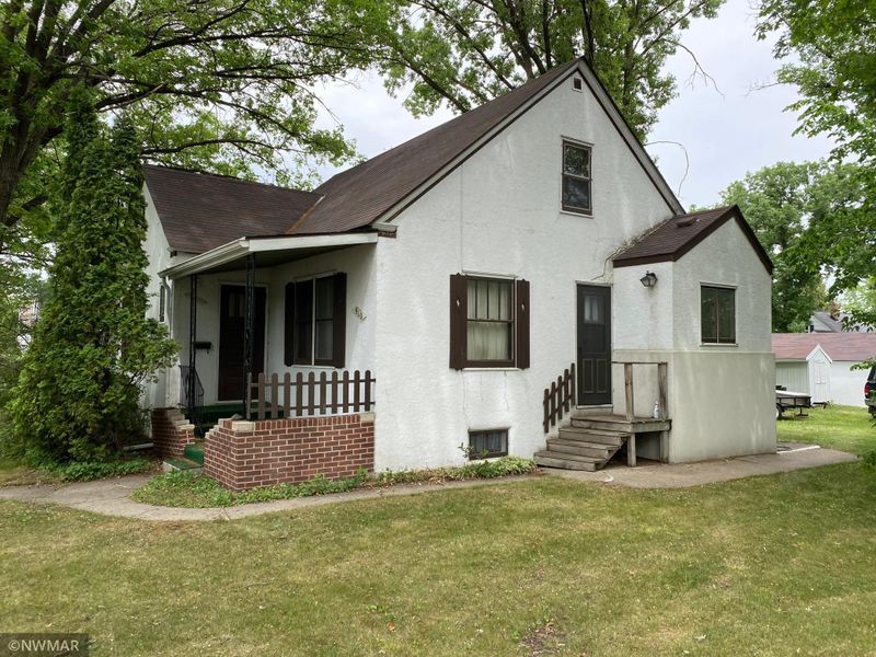 910 Main Ave N, Thief River Falls, MN 56701