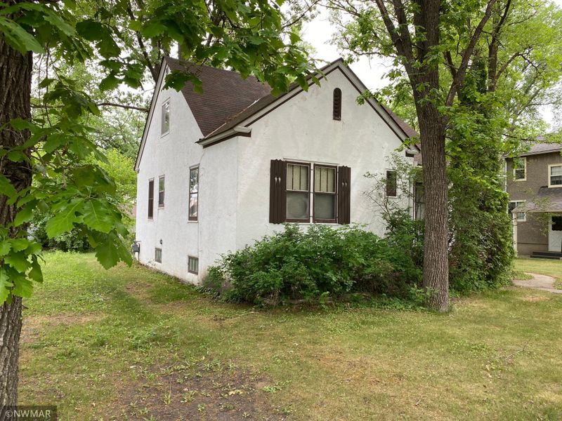 910 Main Ave N, Thief River Falls, MN 56701