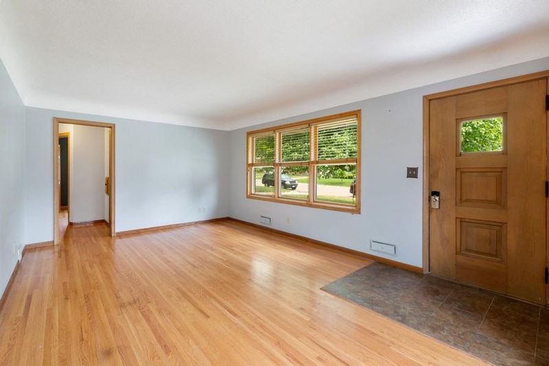 616 5th Ave S, Hopkins, MN 55343