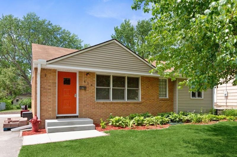 616 5th Ave S, Hopkins, MN 55343