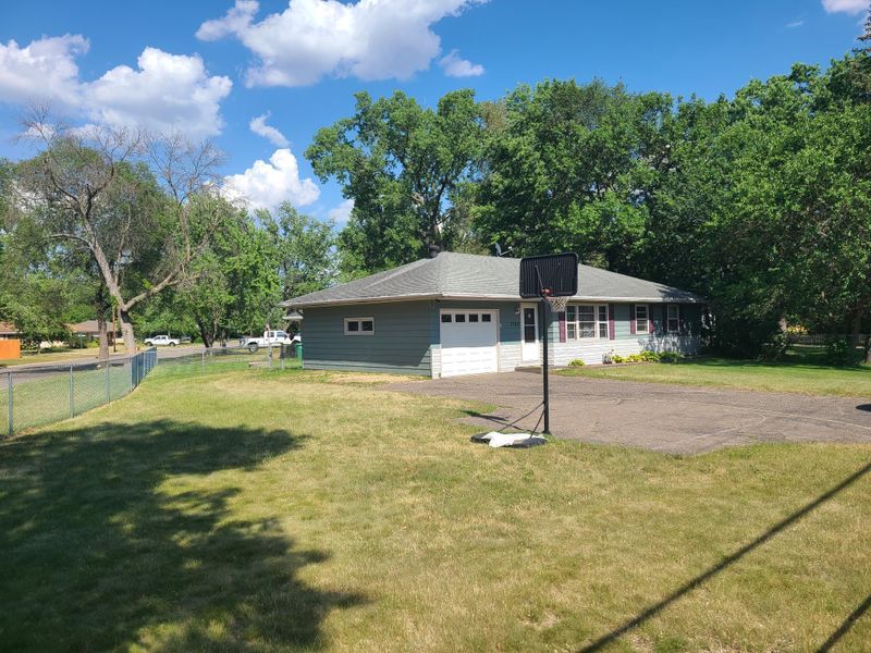 5762 W Broadway Ave, Crystal, MN 55428
