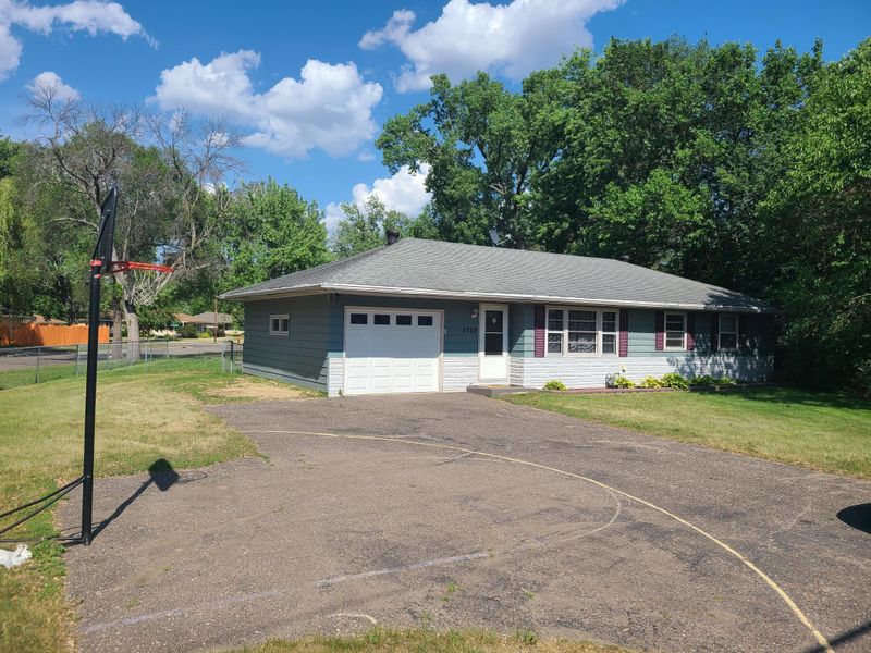 5762 W Broadway Ave, Crystal, MN 55428