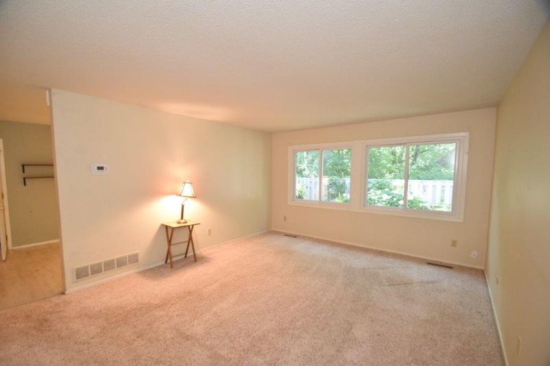 949 Monterey Ct N, Shoreview, MN 55126