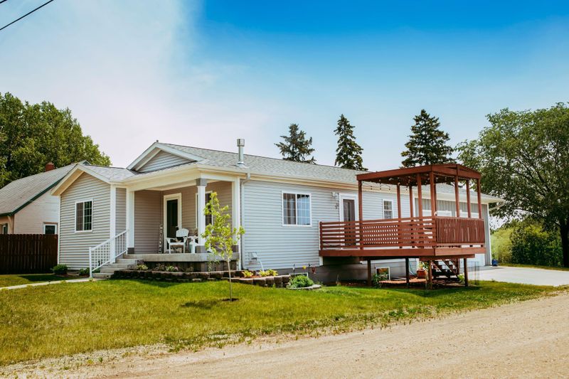 615 W 8th St, Morris, MN 56267