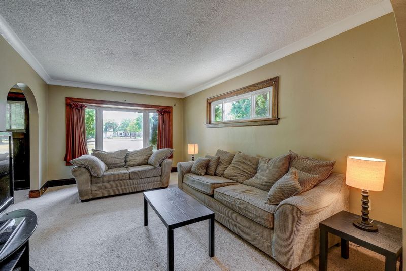 3933 York Ave N, Robbinsdale, MN 55422