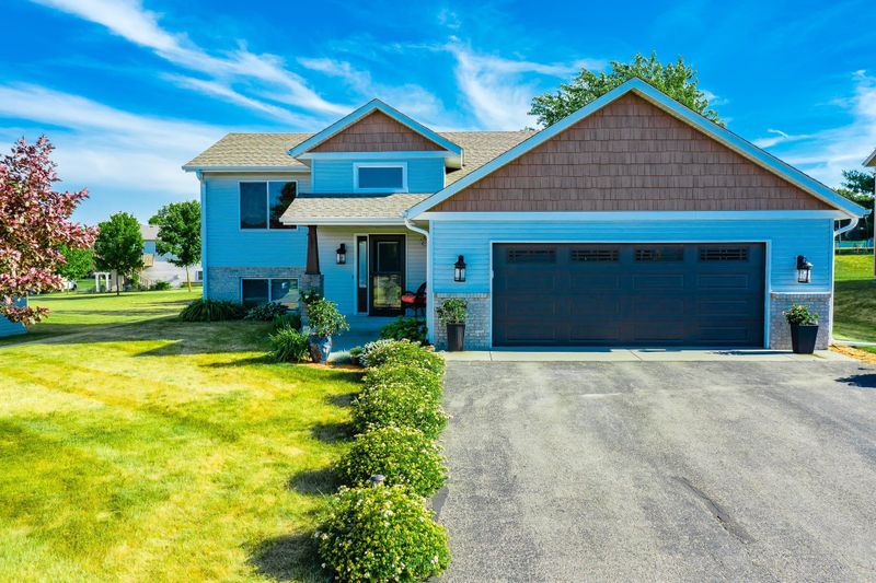 612 Gumtree St E, Saint Joseph, MN 56374