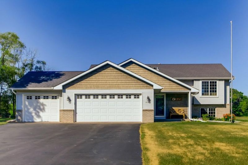 5732 277th St, Wyoming, MN 55092