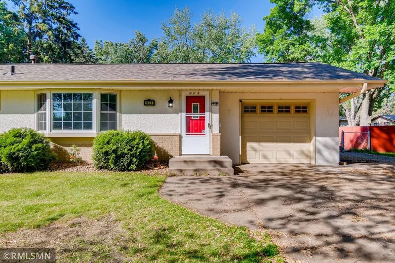 921 Pandora Dr NE, Fridley, MN 55432
