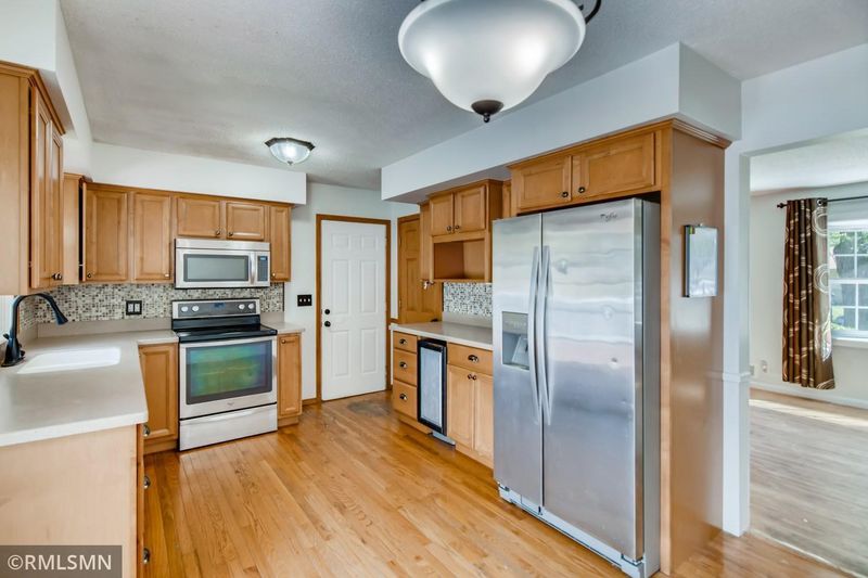 921 Pandora Dr NE, Fridley, MN 55432