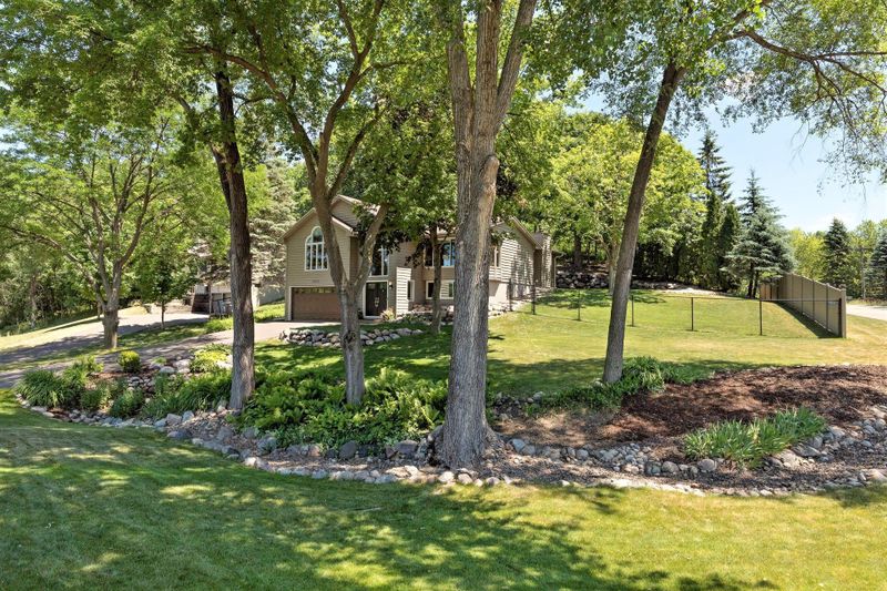 5557 Highland Rd, Minnetonka, MN 55345
