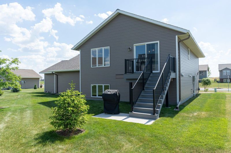605 Fieldcrest Dr, Mankato, MN 56001