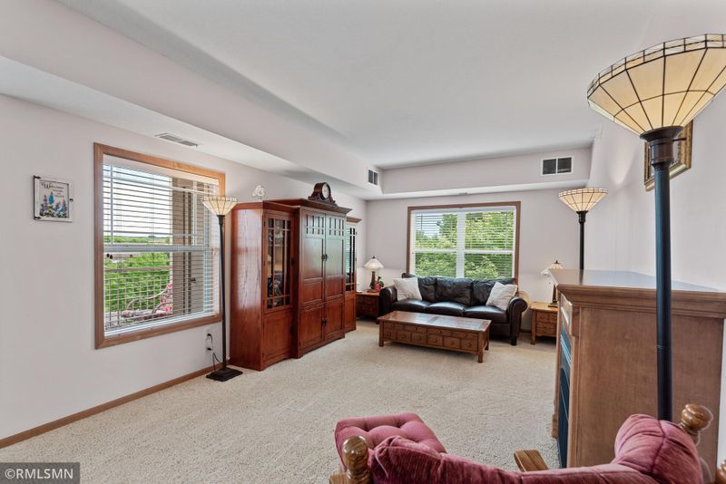 2103 Silver Bell Rd #202, Eagan, MN 55122
