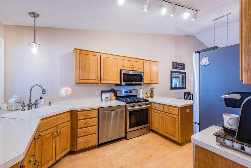 14241 43rd Ave N, Plymouth, MN 55446