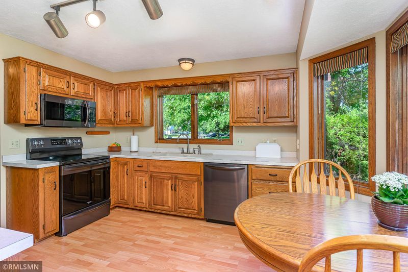 4631 S Park Dr, Savage, MN 55378
